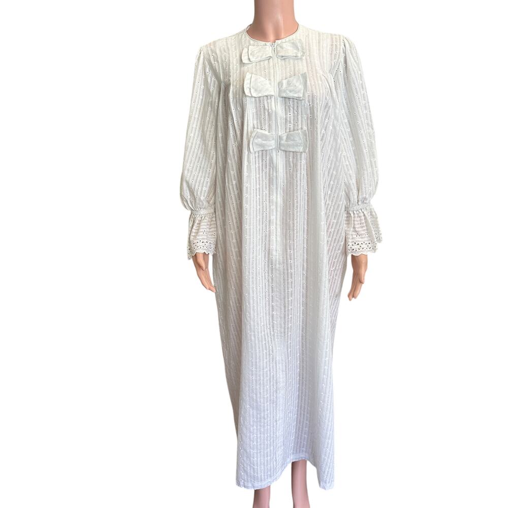 Vintage Lucie Ann White Eyelet Bow Maxi Lounge Dress Nightgown Size: Medium